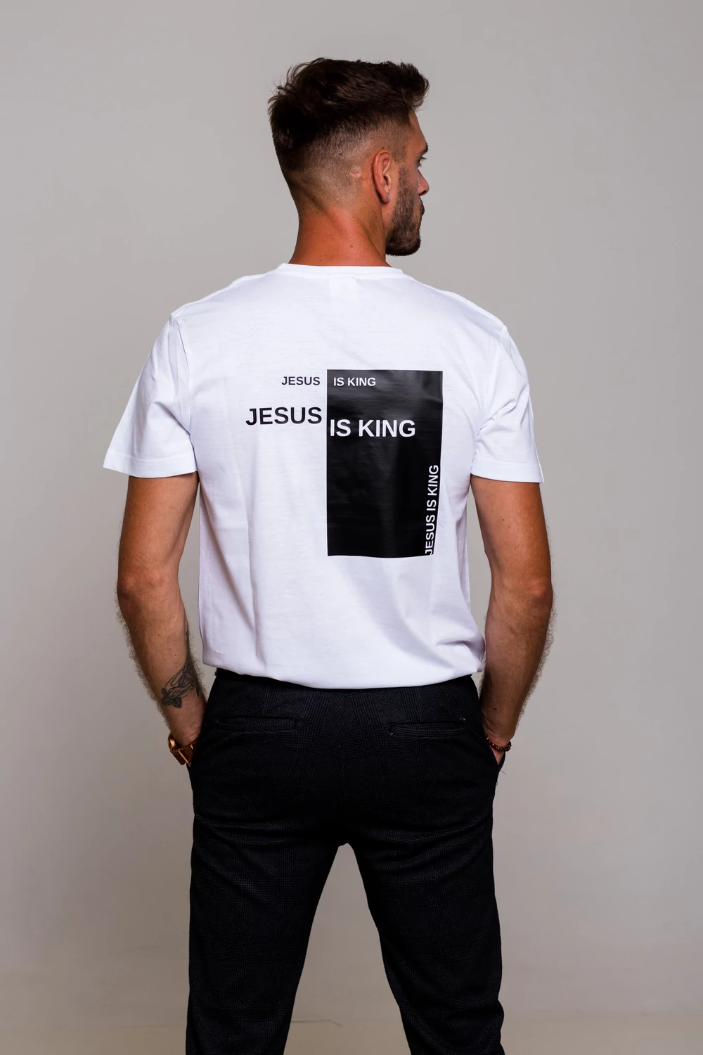 keresztény póló Jesus is king fehér